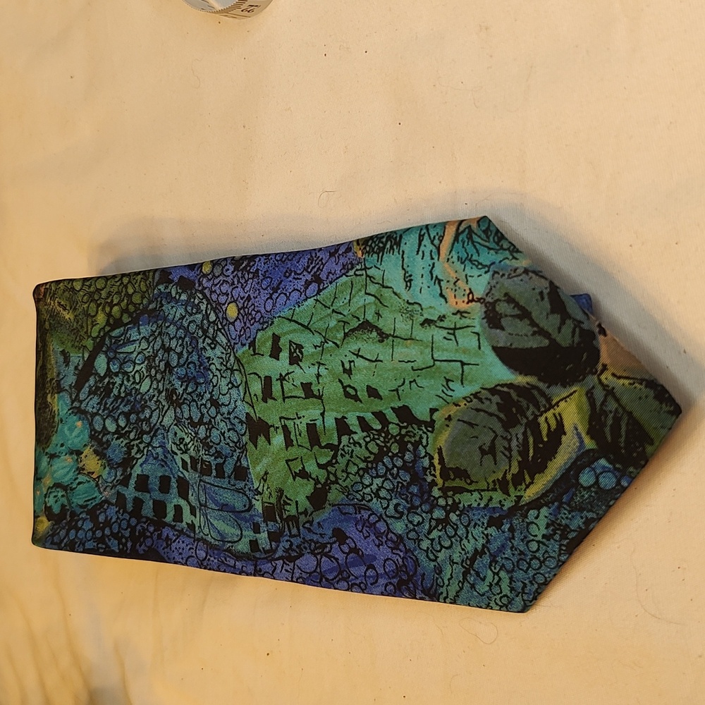 Vintage men's Bugle Boy blue and green necktie